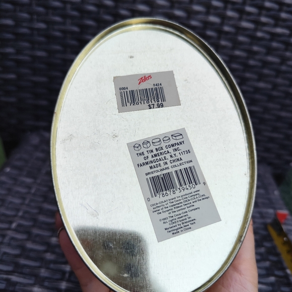 1988 Coca Cola Oval Tin Box - Picture 7 of 8